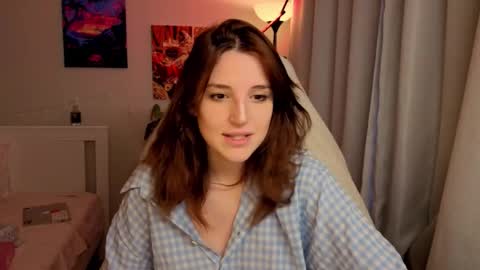 Snapshot of lunatale chatting on 6, 11, 2025 Kate online show from 6, 11, 2025