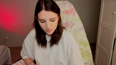 Snapshot of lunatale chatting on 20, 11, 2025 Kate online show from 20, 11, 2025