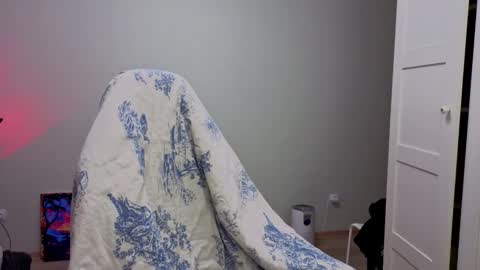 Snapshot of lunatale chatting on 5, 12, 2025 Kate online show from 5, 12, 2025