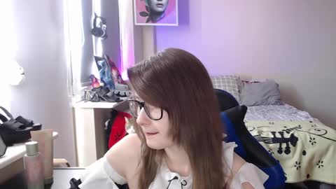 LunaXcherry online show from 5, 4, 2026