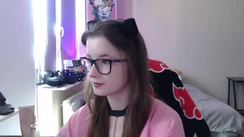 LunaXcherry online show from 7, 6, 2026