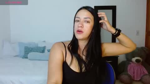 lunayois02 online show from 8, 3, 2025