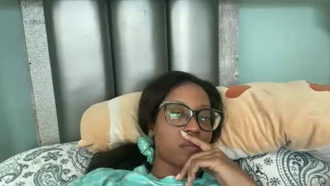 lunchboxgirl online show from 19, 4, 2026