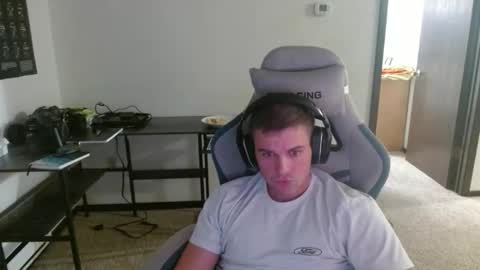 Snapshot of lunk3232 chatting on 19, 12, 2025 lunk3232 online show from 19, 12, 2025