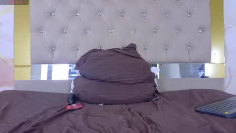 lunna__tylor online show from 7, 7, 2026