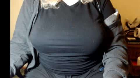 Snapshot of lunoviaxl chatting on 20, 11, 2025 LunoviaXL online show from 20, 11, 2025