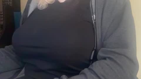 Snapshot of lunoviaxl chatting on 24, 11, 2025 LunoviaXL online show from 24, 11, 2025