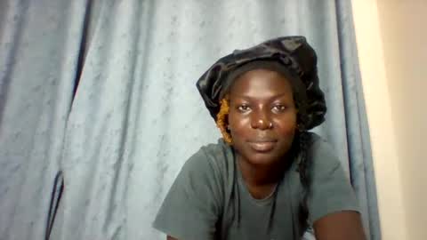Snapshot of luo_queen chatting on 12, 9, 2025 luo_queen online show from 12, 9, 2025