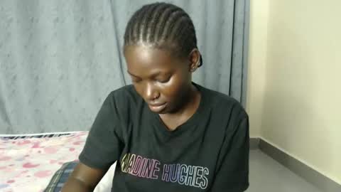 Snapshot of luo_queen chatting on 21, 9, 2025 luo_queen online show from 21, 9, 2025