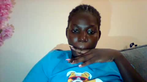 Snapshot of luo_queen chatting on 25, 9, 2025 luo_queen online show from 25, 9, 2025