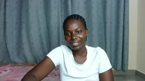 Snapshot of luo_queen chatting on 5, 10, 2025 luo_queen online show from 5, 10, 2025