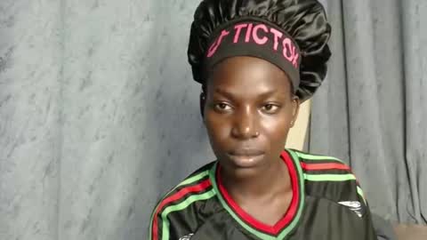 Snapshot of luo_queen chatting on 30, 11, 2025 luo_queen online show from 30, 11, 2025