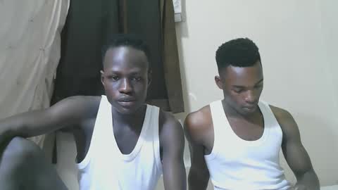 Snapshot of luoislove chatting on 19, 12, 2025 luoislove online show from 19, 12, 2025