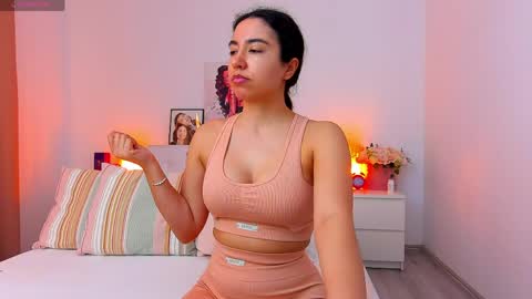 Snapshot of luscioussarra chatting on 2, 4, 2026 LusciousSarra online show from 2, 4, 2026
