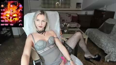 Snapshot of lush_addicted chatting on 28, 10, 2025 online show from 28, 10, 2025