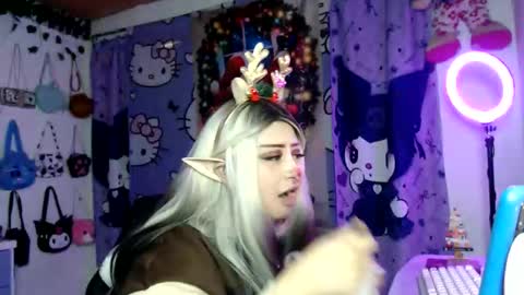 Snapshot of lussyevans_ chatting on 17, 12, 2025 lussyevans_ online show from 17, 12, 2025