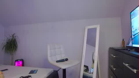 Snapshot of lustfulsin_ chatting on 28, 10, 2025 Deea And Chris online show from 28, 10, 2025