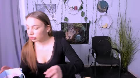 lusy_puff online show from 15, 12, 2024