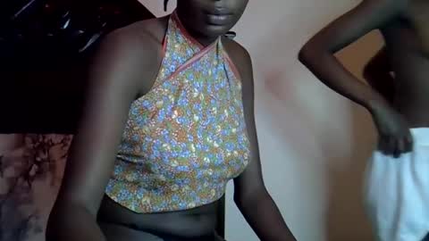 lutino_lovebirds online show from 9, 3, 2026