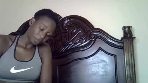 lutino_lovebirds online show from 11, 3, 2026