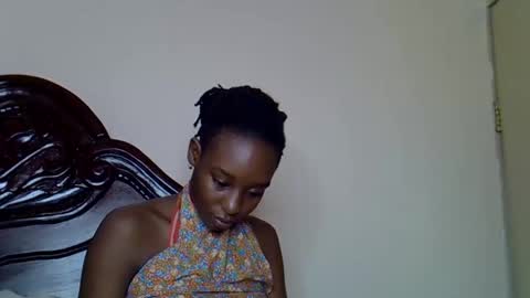lutino_lovebirds online show from 16, 3, 2026