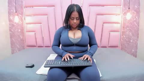 Snapshot of luu_adams chatting on 29, 5, 2026 Luu online show from 29, 5, 2026
