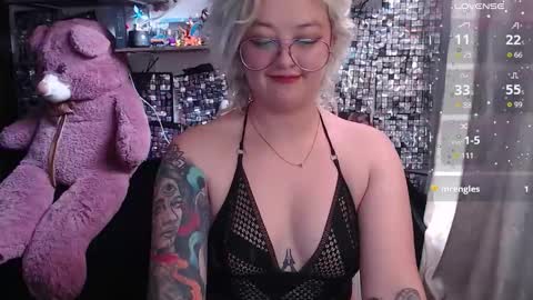 Snapshot of luumy chatting on 16, 10, 2025 Michy online show from 16, 10, 2025