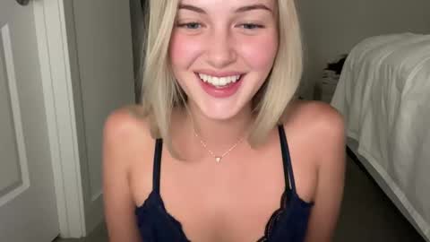 Snapshot of luvaimee chatting on 12, 10, 2025 Aimee online show from 12, 10, 2025