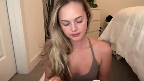 Snapshot of luvaimee chatting on 1, 12, 2025 Aimee online show from 1, 12, 2025