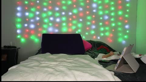 Snapshot of luvely_gurl chatting on 21, 12, 2024 Shauna online show from 21, 12, 2024