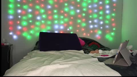 Snapshot of luvely_gurl chatting on 26, 12, 2024 Shauna online show from 26, 12, 2024