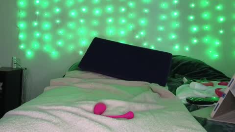 Snapshot of luvely_gurl chatting on 9, 2, 2025 Shauna online show from 9, 2, 2025