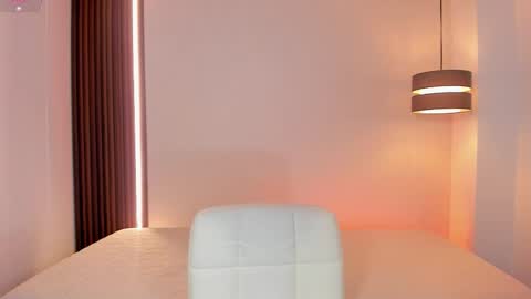 Snapshot of luvely_unique chatting on 19, 10, 2025 Lu. online show from 19, 10, 2025