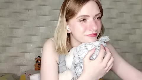 Snapshot of luvmiracle chatting on 20, 5, 2026 Lilly online show from 20, 5, 2026