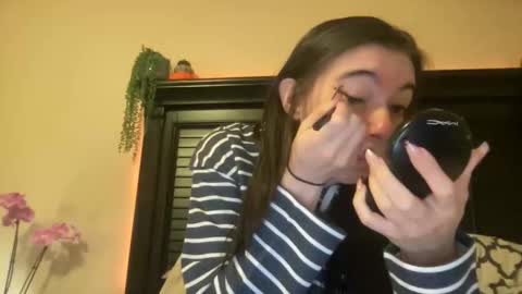 Snapshot of luvrxstarx chatting on 17, 12, 2025 luvrxstarx online show from 17, 12, 2025