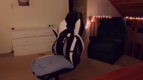 Snapshot of luvs2bbritney chatting on 19, 1, 2025 Britney online show from 19, 1, 2025