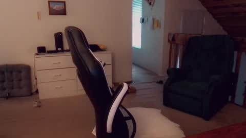 Snapshot of luvs2bbritney chatting on 20, 2, 2025 Britney online show from 20, 2, 2025