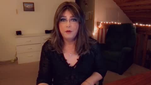 Snapshot of luvs2bbritney chatting on 9, 3, 2025 Britney online show from 9, 3, 2025