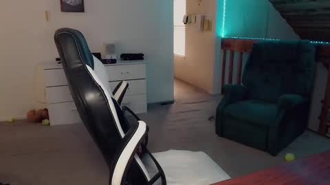 Snapshot of luvs2bbritney chatting on 13, 9, 2025 Britney online show from 13, 9, 2025