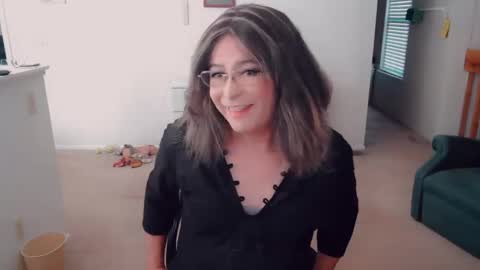 Snapshot of luvs2bbritney chatting on 15, 10, 2025 Britney online show from 15, 10, 2025