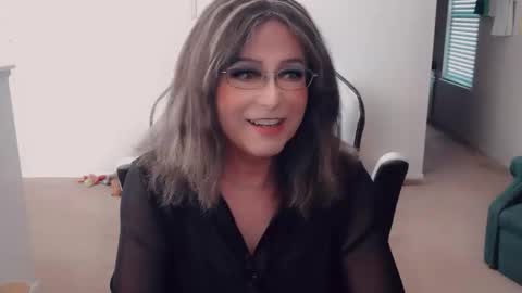 Snapshot of luvs2bbritney chatting on 17, 10, 2025 Britney online show from 17, 10, 2025