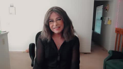 Snapshot of luvs2bbritney chatting on 8, 11, 2025 Britney online show from 8, 11, 2025