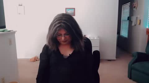 Snapshot of luvs2bbritney chatting on 9, 11, 2025 Britney online show from 9, 11, 2025