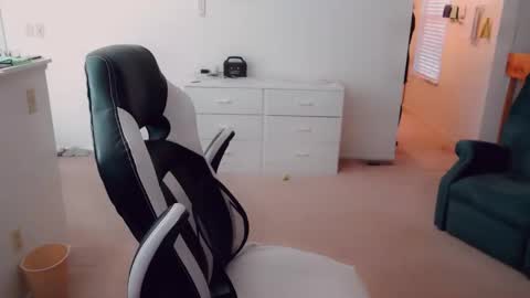 Snapshot of luvs2bbritney chatting on 2, 12, 2025 Britney online show from 2, 12, 2025