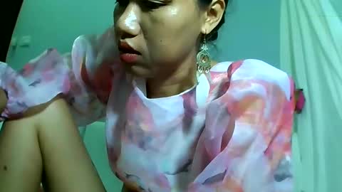 Snapshot of luvu4everxxx chatting on 6, 2, 2025 Bee Bee online show from 6, 2, 2025