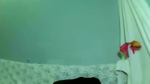 Snapshot of luvu4everxxx chatting on 10, 2, 2025 Bee Bee online show from 10, 2, 2025
