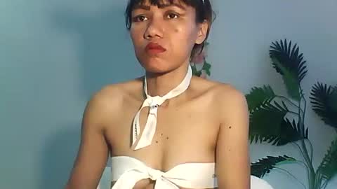 Snapshot of luvu4everxxx chatting on 26, 9, 2025 Bee Bee online show from 26, 9, 2025