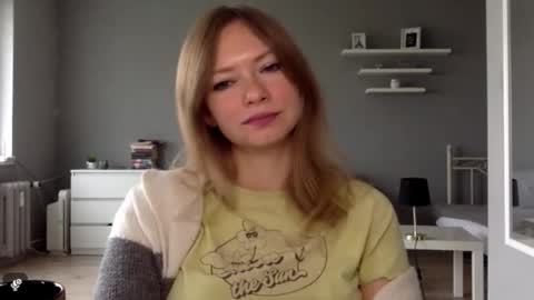 Snapshot of lux_millie chatting on 28, 10, 2025 Millie online show from 28, 10, 2025