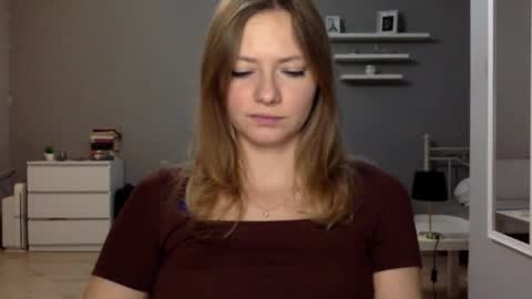 Snapshot of lux_millie chatting on 8, 11, 2025 Millie online show from 8, 11, 2025