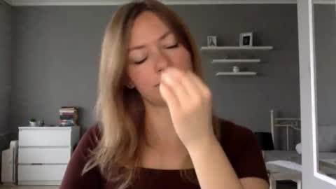 Snapshot of lux_millie chatting on 9, 11, 2025 Millie online show from 9, 11, 2025